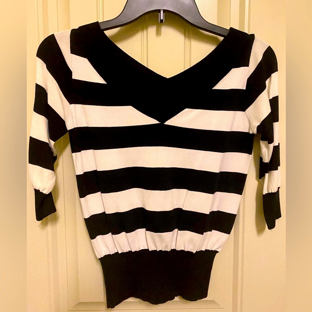 Woman V-neck Top